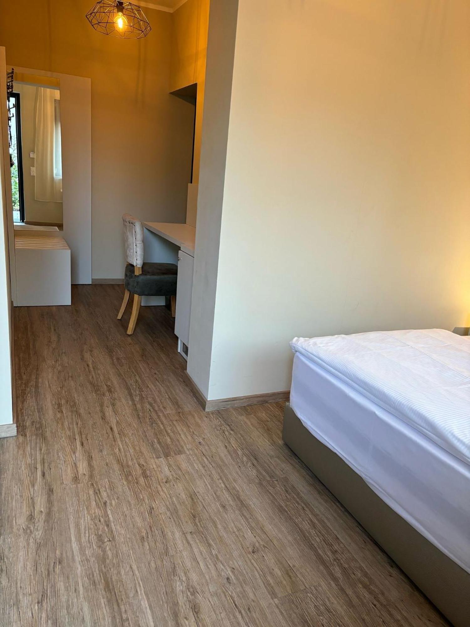 Hotel Athen Kelsterbach Frankfurt Airport Екстериор снимка