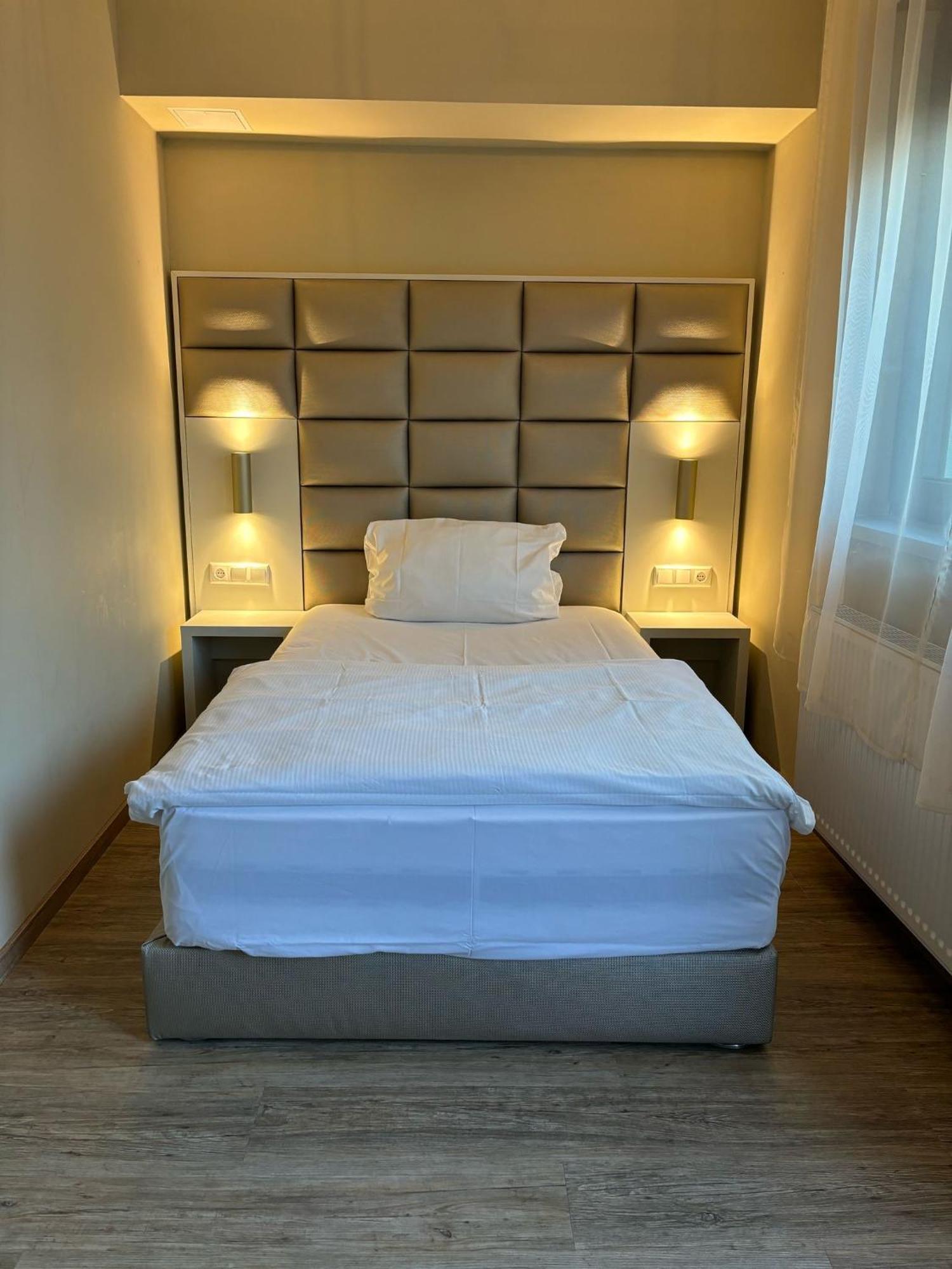 Hotel Athen Kelsterbach Frankfurt Airport Екстериор снимка