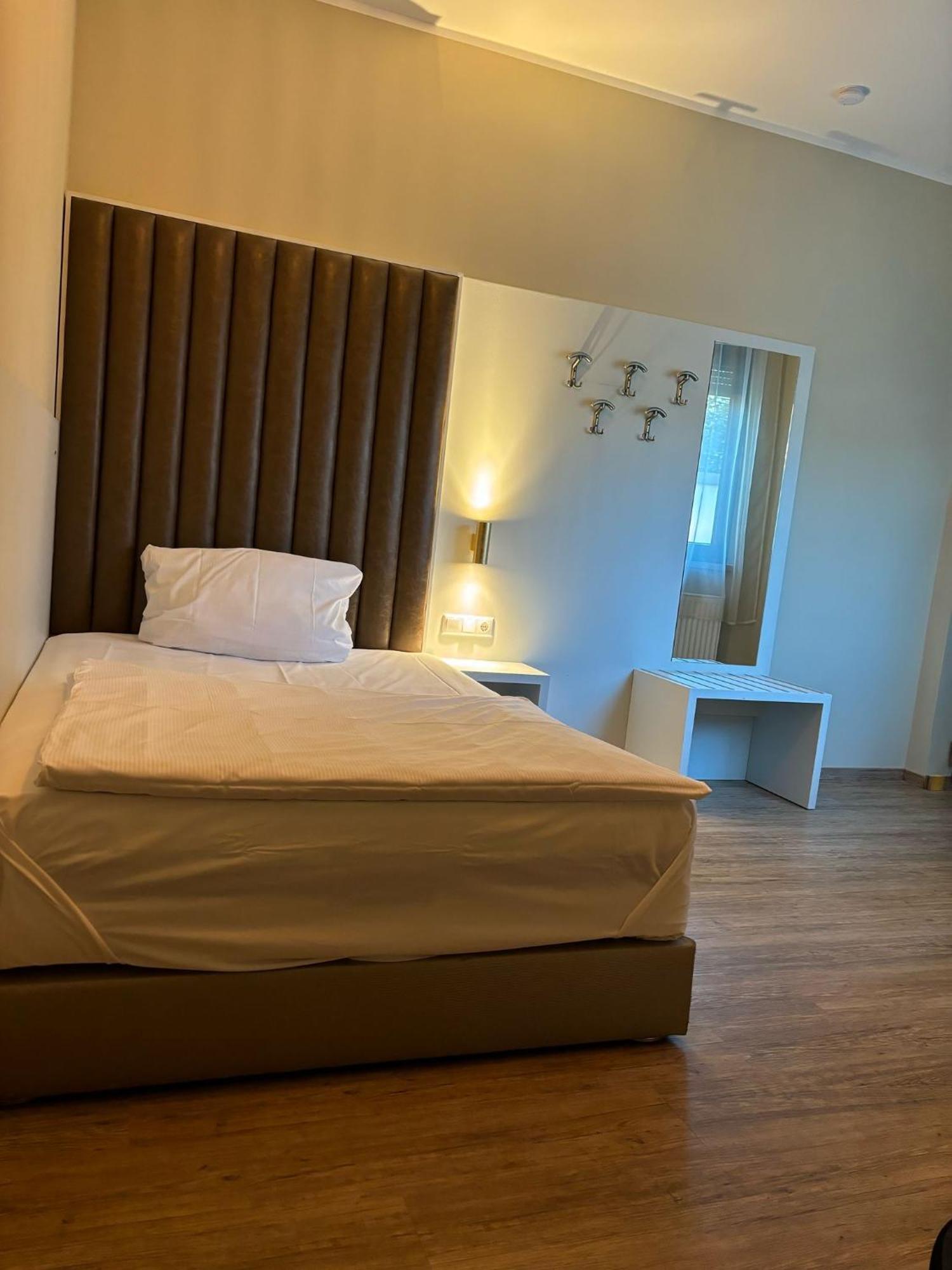 Hotel Athen Kelsterbach Frankfurt Airport Екстериор снимка